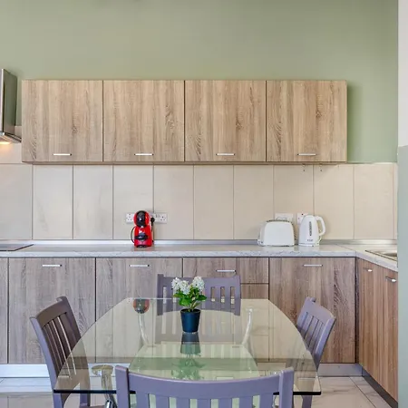 Sunshine Penthouse 2br Heaven With Ac, Terrace & Wifi By 360 Estates *