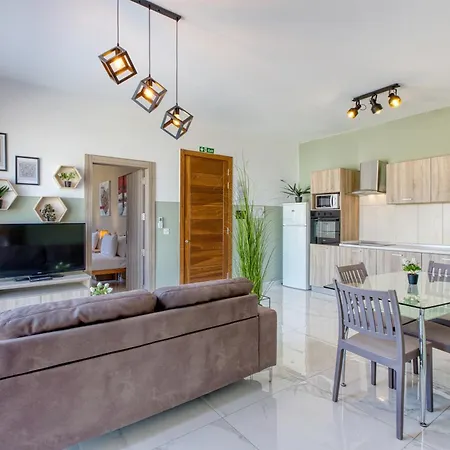 Sunshine Penthouse 2br Heaven With Ac, Terrace & Wifi By 360 Estates Apartamento