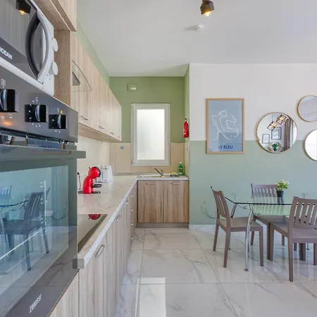 Sunshine Penthouse 2br Heaven With Ac, Terrace & Wifi By 360 Estates Lägenhet *