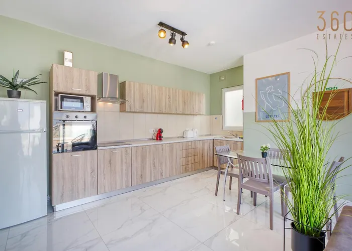 Sunshine Penthouse 2br Heaven With Ac, Terrace & Wifi By 360 Estates Appartement