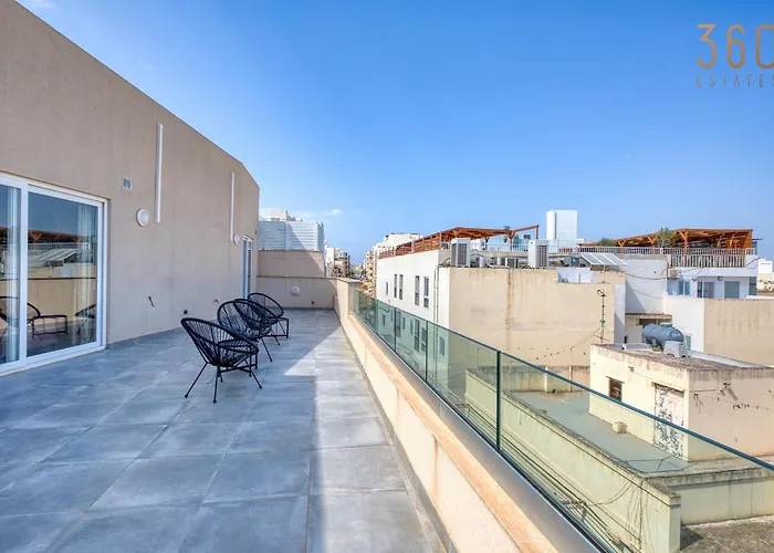 Sunshine Penthouse 2br Heaven With Ac, Terrace & Wifi By 360 Estates Appartement