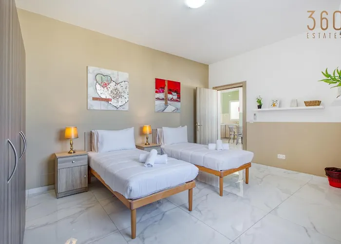 Sunshine Penthouse 2br Heaven With Ac, Terrace & Wifi By 360 Estates *